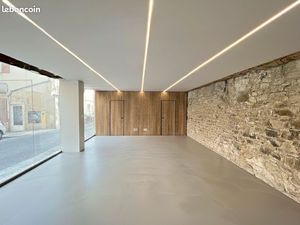 À La Tour du Pin centre  local très lumineux ☀️ avec cave