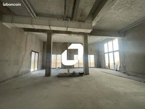 Local commercial 836 m²