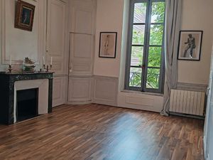 Bel appartement 90 m2 avec stationnement - centre ville de Montargis
