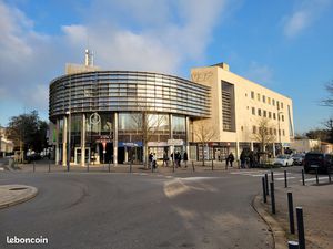 Emplacement de parking à louer – Centre-ville Saint-Médard-en-Jalles