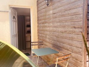 T2 – 36 m² – Centre de Lourdes – Cour privée – Calme – Vue château – DPE D