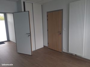 Cabinet - bureau location