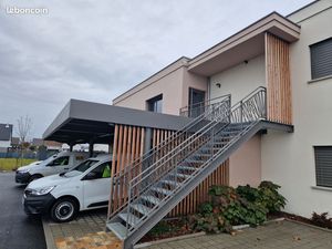 Location local professionnel 100 m²