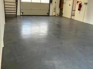 À louer local hangar avec bureaux et stockage