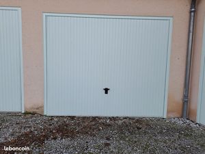 Location garage véhicule ou stockage meubles