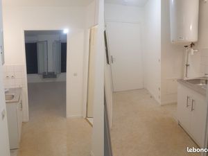 Studio 25 m² Non Meublé – Refait à Neuf – Paris 13ème – 900 CC – À 2 min du Métro