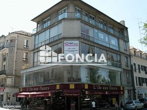 Local bureaux 67 m²