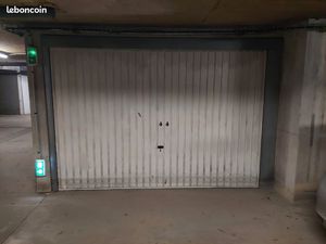 Location garage box fermé sécurisé