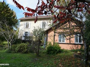 ? Propriété rare à Giverny – 3 bâtiments indépendants avec vue sur le marais – 630 000