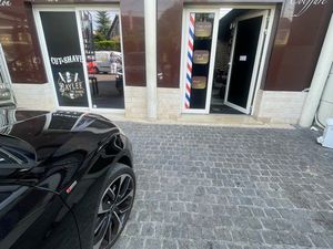 Barber shop / salon de coiffure