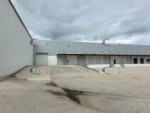 Local industriel 6 056 m²