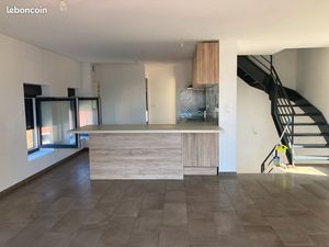 Appartement duplex lumineux avec terrasse