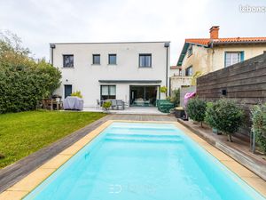 Maison 6 pièces – 158 m² – Parcelle de 332 m²