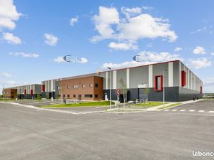 Local d'activité 3 925 m²