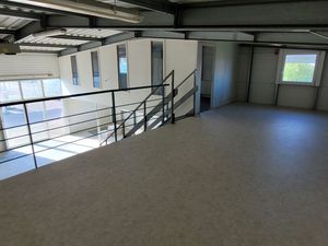 Hangar 430 m² à Sausheim – bureaux  mezzanine  sous-sol  compteur triphasé  chauffage gaz 