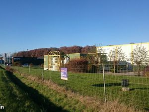 A LOUER UN LOCAL D'ACTIVITE de 80m² et un Bureau