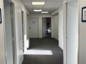 Plateau complet dans cabinet médical