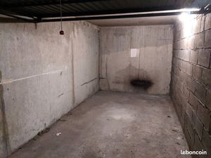 Place de parking fermée/box résidence sécurisée