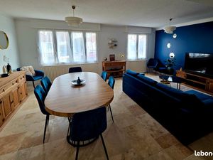 Maison de 110 M2 entièrement rénovée plus garage de 25 M2 sur terrain d'environ 500 M2