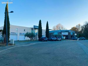 Locaux commerciaux UZES