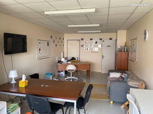 Bureaux / Locaux professionnels – Plusieurs surfaces disponibles (26 à 75 m²) – Possibilit