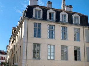 Bel Immeuble en pierre rénové et loué dans le centre historique ds Pau
