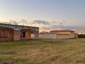 Terrain de 6412 m² avec permis de construire