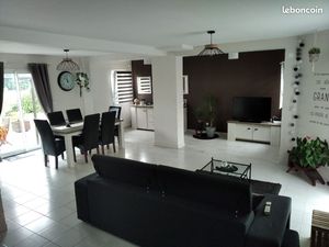 Maison spacieuse 3 chambres avec grande pièce de vie  jardin 500m²-bourg