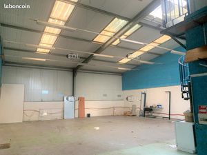 Local d'activité 221 m²