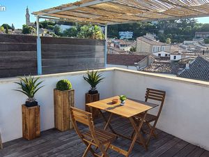 Location meublée dans une maison de ville en centre ville avec terrasse sur le toit  120m2