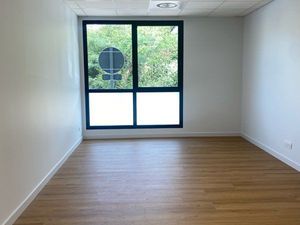 Bureau neuf de 23 m2 en RDC avec accès PMR  salle d’attente …