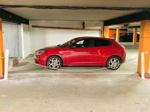 Toujours disponible Grande place de parking métro Perier véhicule de moins 1m80