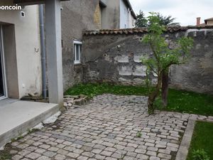 T3 avec alcôve + cour au RDC