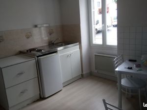 A 8 kms de Clermont -Fd par autoroute  Lempdes Centre ville - Petit T1 meublé - Très bon é