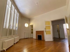 92 m² – Rue de l’Arquebuse – Grand  lumineux  parquet massif + cave 27 m²