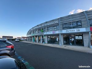 Local commercial 76 m² RENAISON