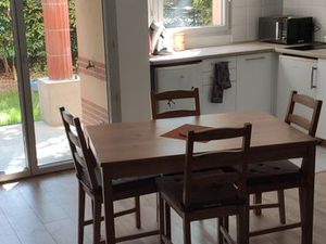 Joli T2 meublé en rez de jardin dans résidence calme et arborée