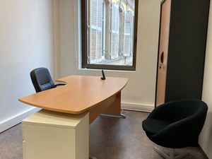 Bureau dans espace partagé