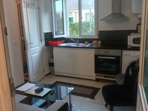 Un studio avec une chambre