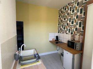 Grand T1 27M2 refait a neuf proche centre