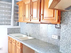 APPARTEMENT T2 40 M2 RDC SURELEVE AVEC CAVE 5M2 partiellement meublé