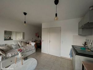 Studio 24 m² avec balcon exposé Sud  à 4 minutes à pied du tramway T6