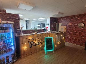 Pizzeria avec distributeurs a 15min du mont dore