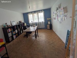 Salle 20m2 dans cabinet partagé