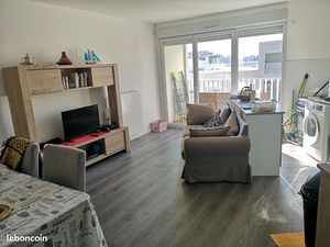 Chambre individuelle 11.3 m2 bail individuel dans un appartement 80m2 F4 RER A Nanterre un