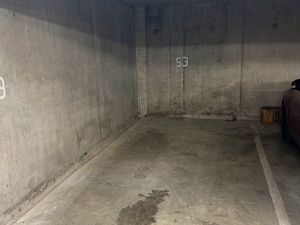 Place de parking à louer – Place Molière