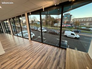 Aurillac – Local commercial 1 180 m²  visibilité et volumes modulables
