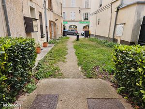 Studio meublé de 31 M² centre de Meaux - espace nuit - entièrement rénové