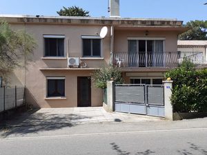 Maison lumineuse avec vue sur un parc