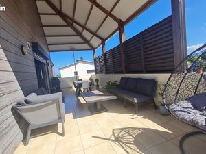 A louer appartement meuble t3 en duplex ligne paradis saint-pierre